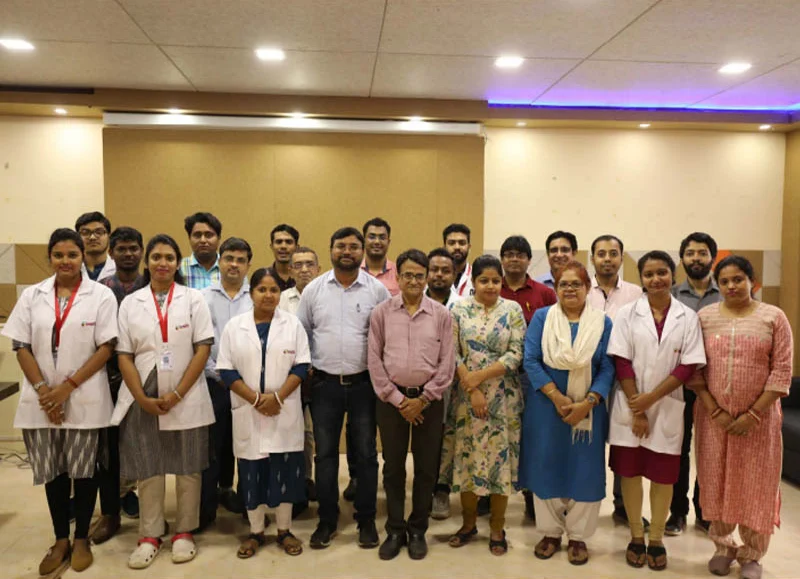 longlife-about-img happy family